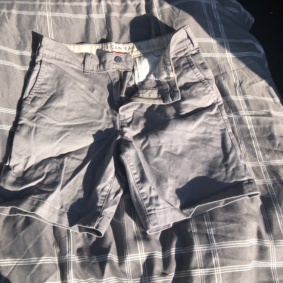 Men’s khaki pants and shorts - Picture 3 of 6